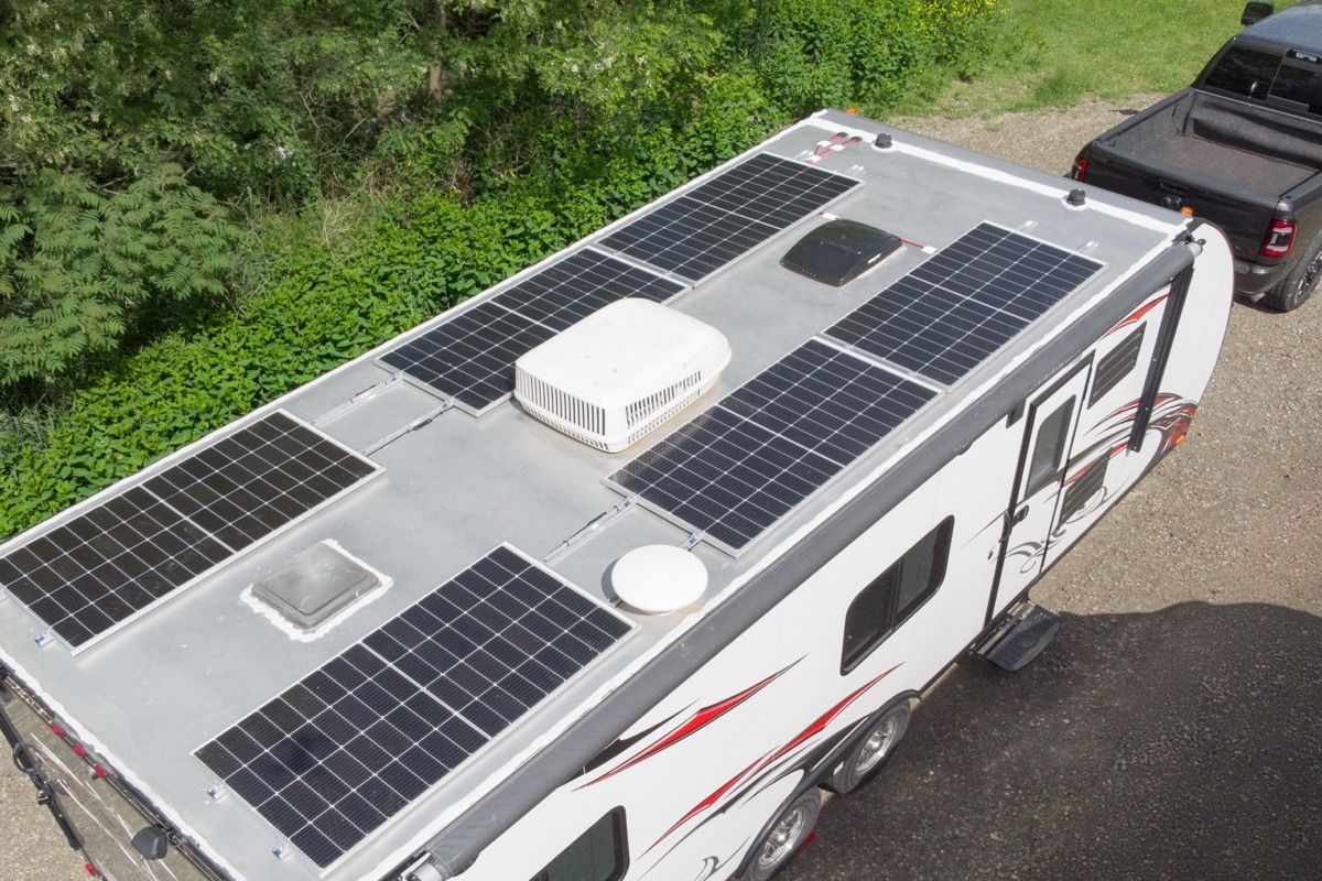 Toy hauler solar system